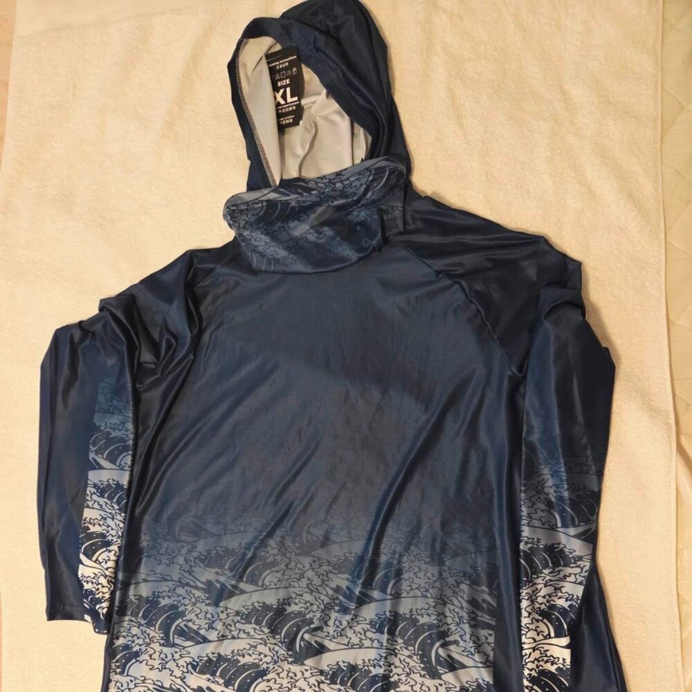 Rashguard/spf 50 shirt, brand new XL (fits like mens Lg), Navy w/wave pattern